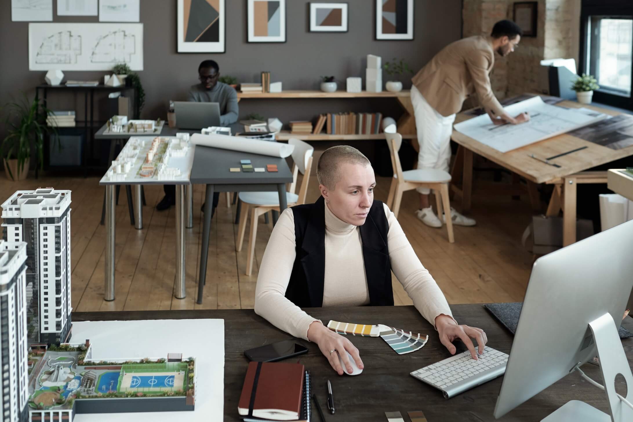 architect looking DQZWZ8Djpg